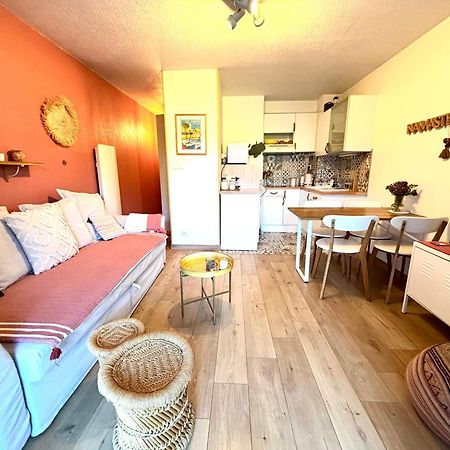 La Petite Pinede Studio Climatise Proche Plage Санари-сюр-Мер Екстериор снимка
